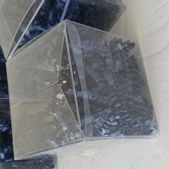 16 small plastic clear  gift boxes w navy blue  Crinkle Paper 3"x 3" x 3" - Picture 5 of 12